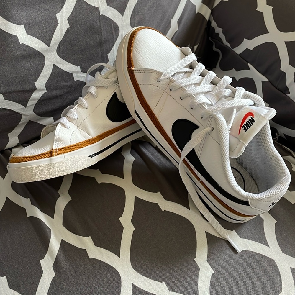 Nike sneaker - Picture 1 of 5